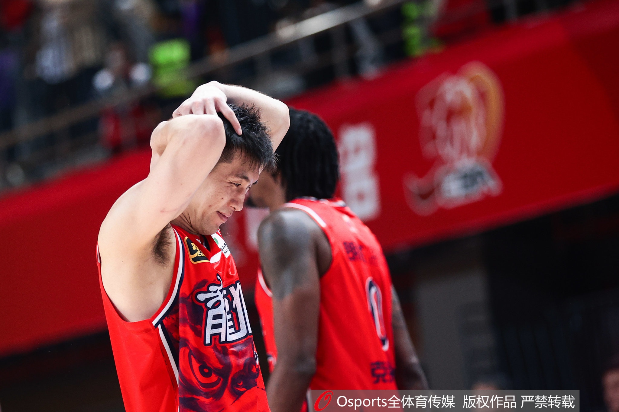 开云网页版-早日康复!郭艾伦重伤退场 15分钟7中3拿到7分2助